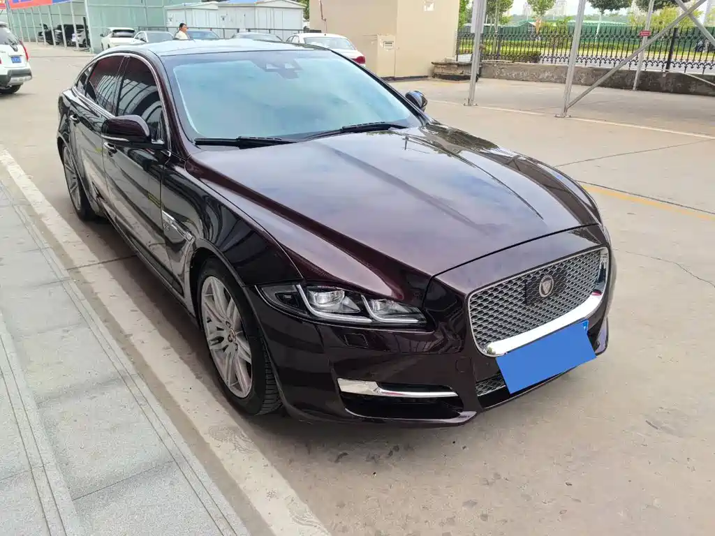 Jaguar XJ — миниатюра 3