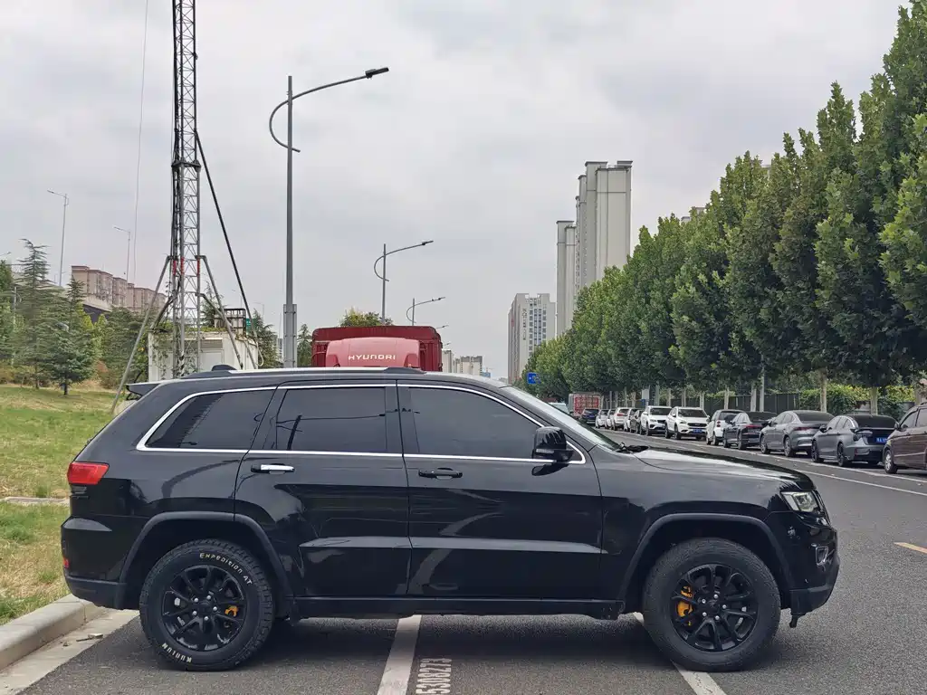 Jeep Grand Cherokee (Import) — миниатюра 7