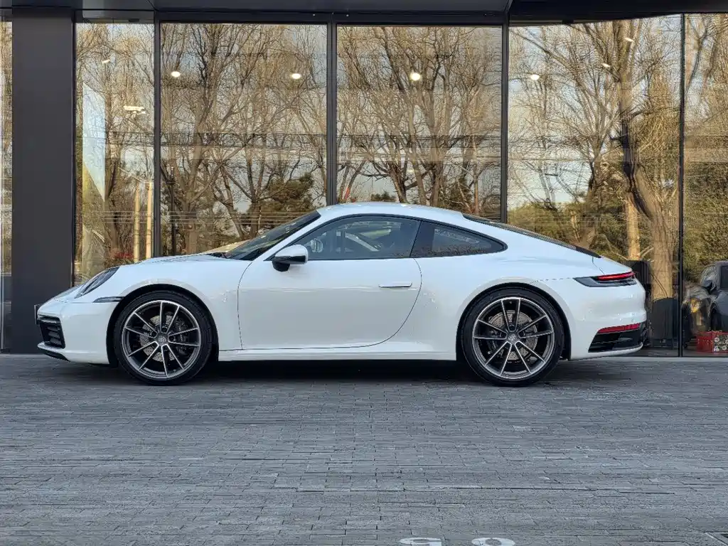 PORSCHE 911