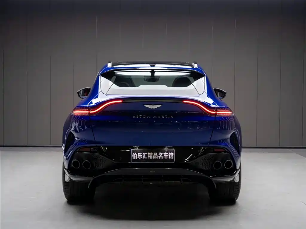 ASTON MARTIN DBX