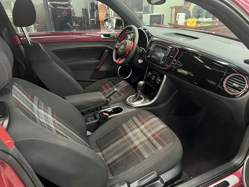 Volkswagen Beetle 180TSI Red Pink Best Person Edition, фото 4