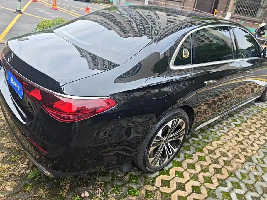 Mercedes-Benz E-Class — миниатюра 3
