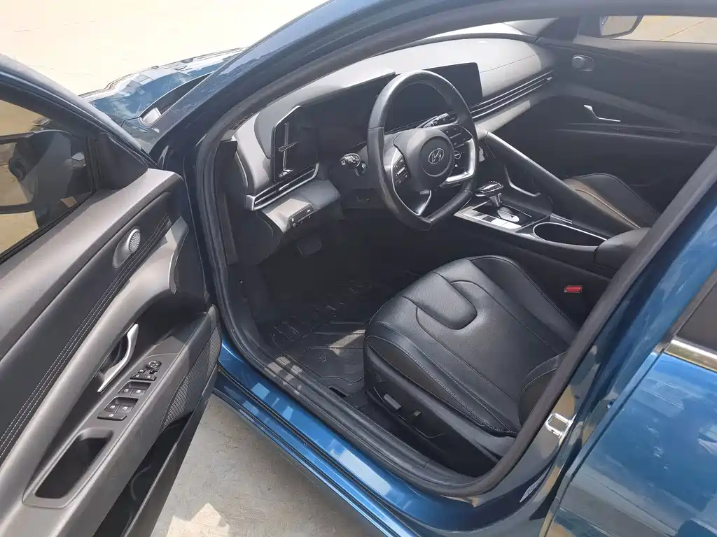 Hyundai Elantra — миниатюра 9