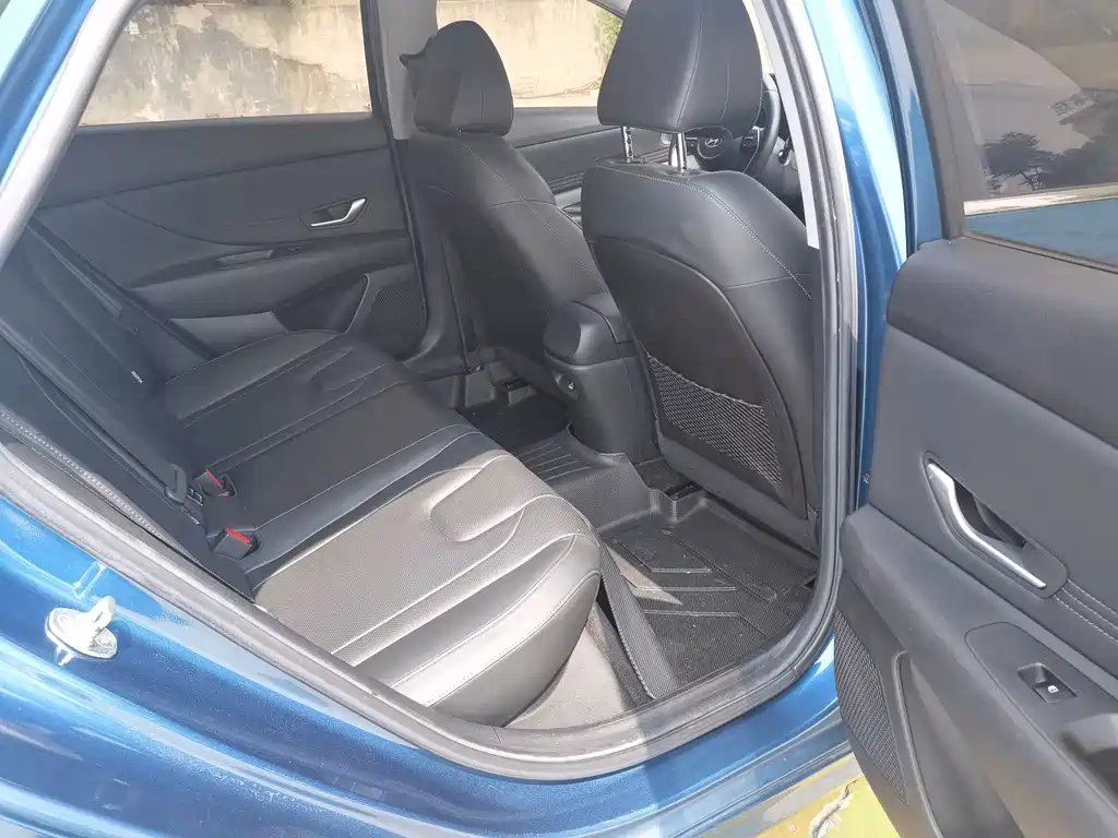 Hyundai Elantra — миниатюра 12