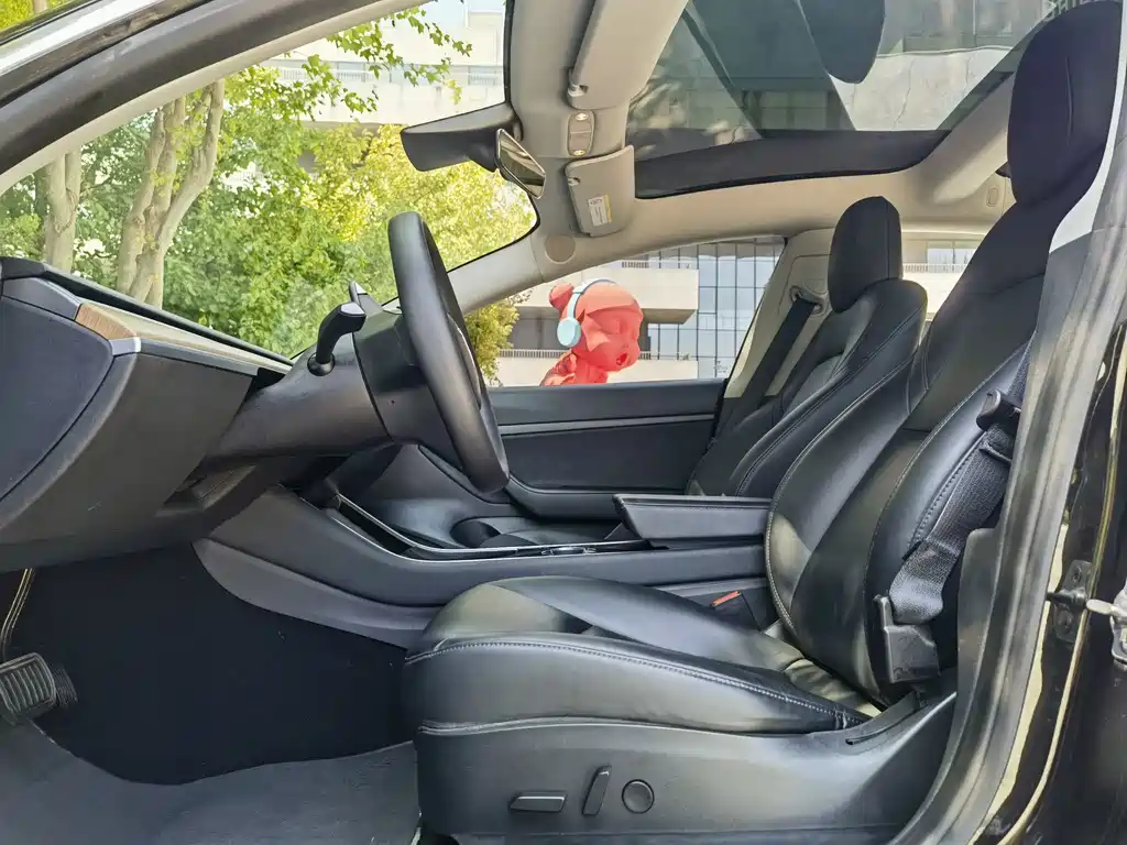 Tesla Model 3 — миниатюра 8