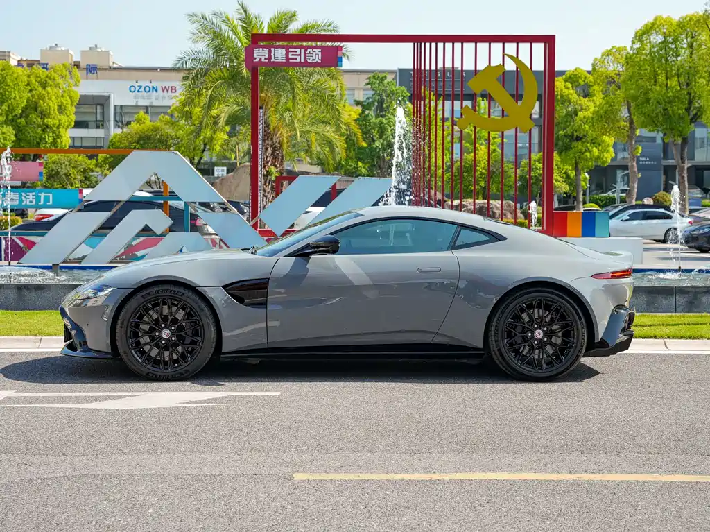 Aston Martin V8 Vantage 2020 4.0T V8 Coupe