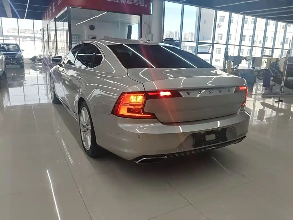 Volvo S90 — миниатюра 5