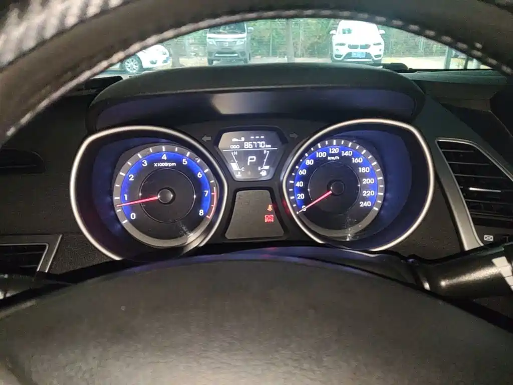 Hyundai Elantra Langdong — миниатюра 12