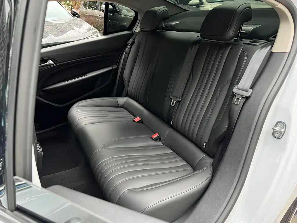 Peugeot 408 — миниатюра 12