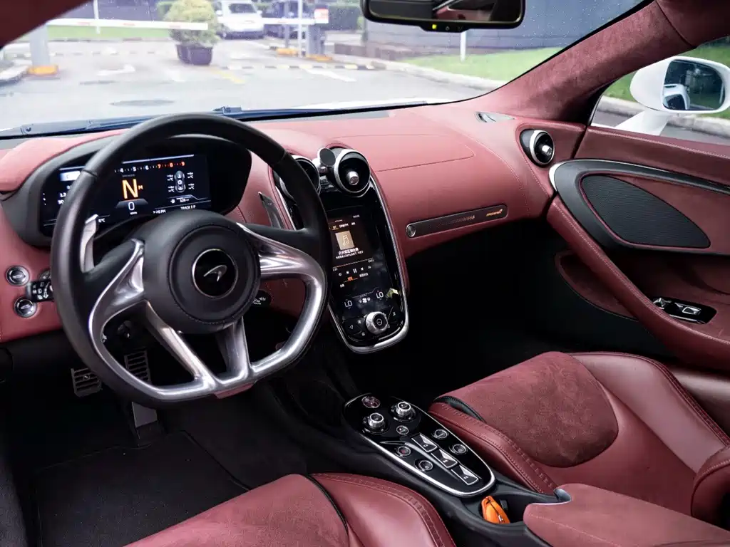 McLaren GT — миниатюра 8