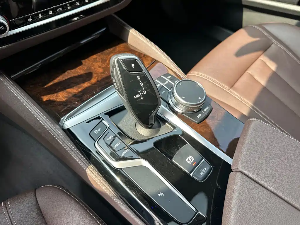 BMW 5 Series — миниатюра 15