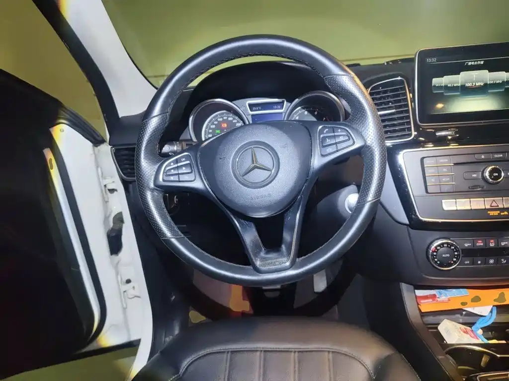 Mercedes-Benz GLE (Import) — миниатюра 11