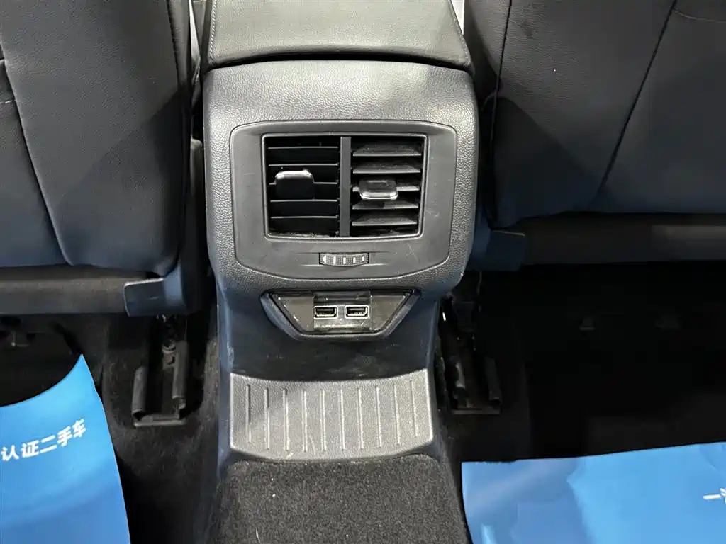 Volkswagen T-Roc — миниатюра 12