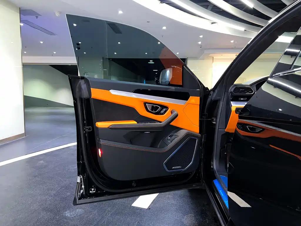 Lamborghini Urus — миниатюра 19