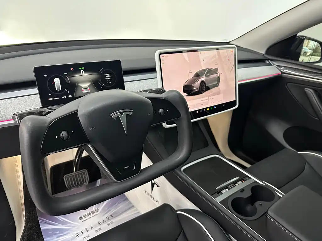 TESLA MODEL Y