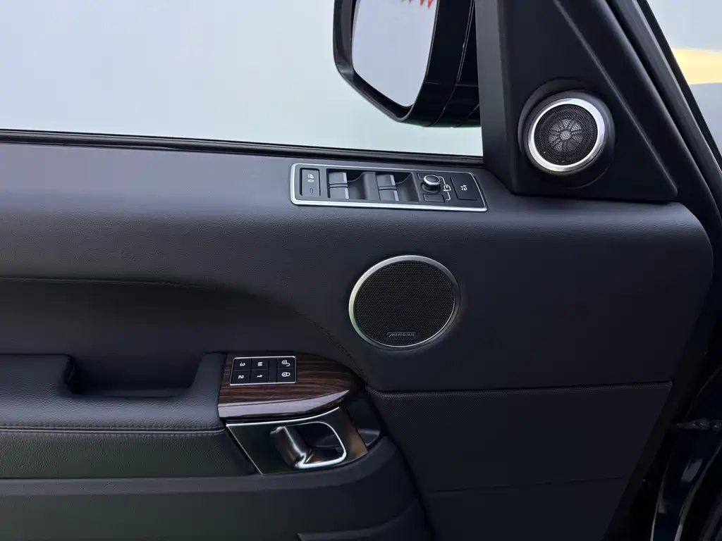 Land Rover Range Rover — миниатюра 15