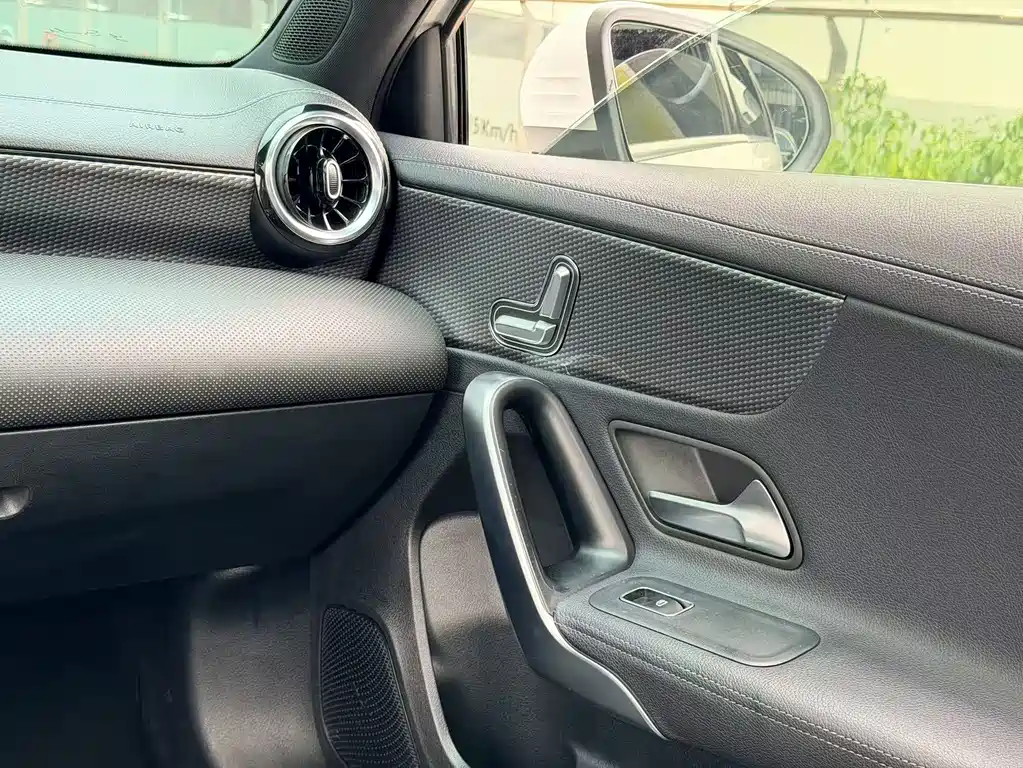 Mercedes-Benz A-Class — миниатюра 11