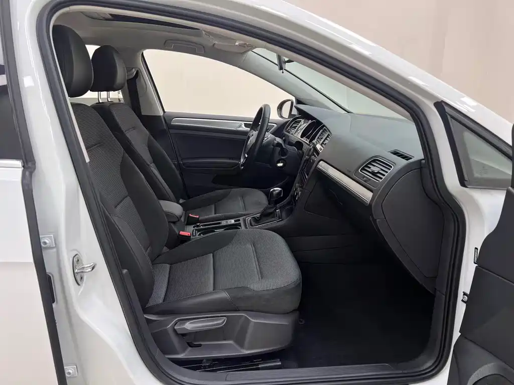 Volkswagen Golf — миниатюра 18