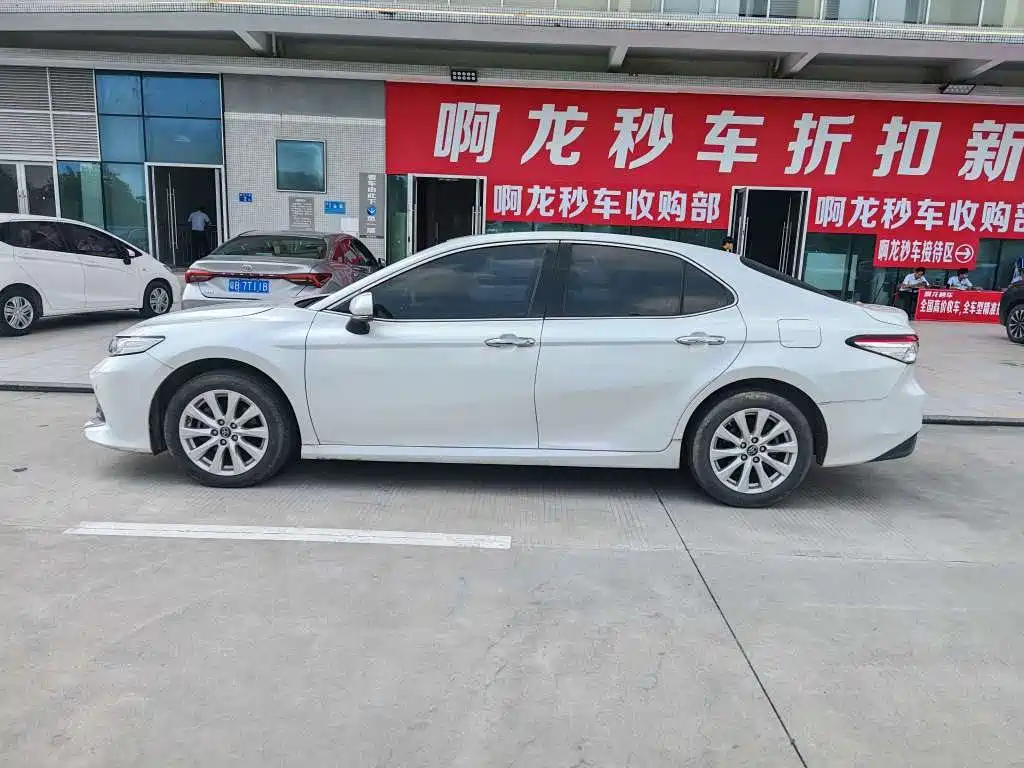 Toyota Camry — миниатюра 3