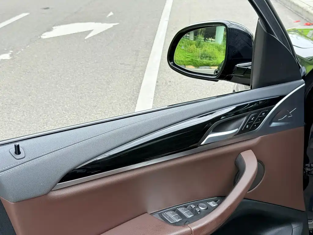 BMW iX3 — миниатюра 21