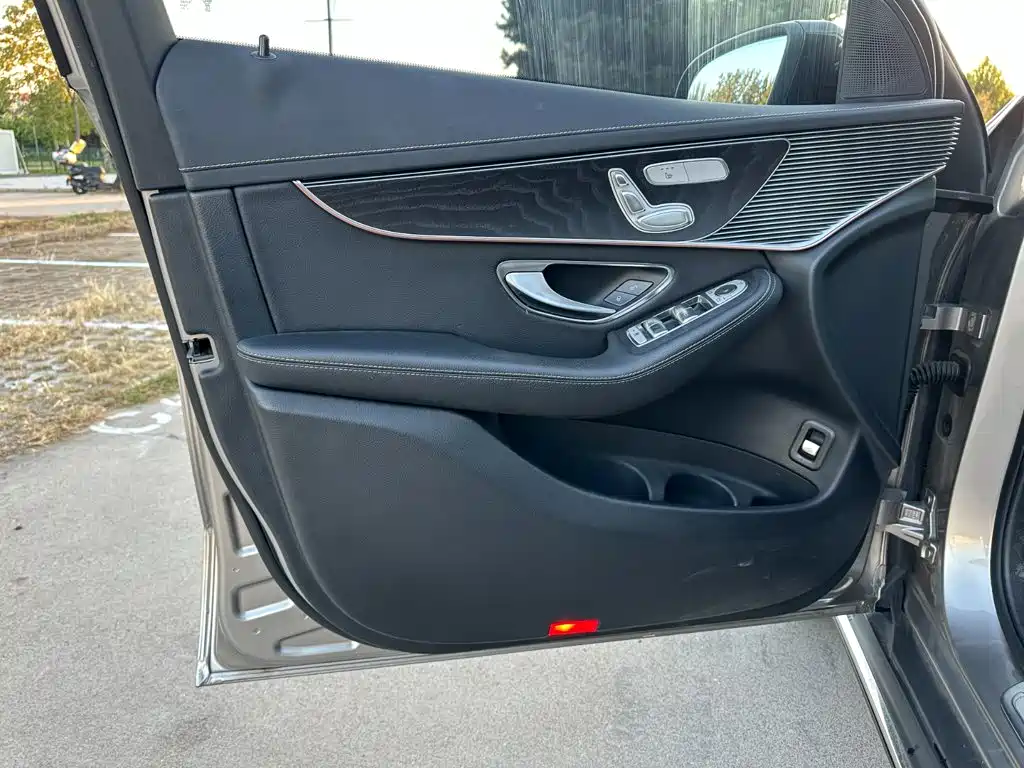 Mercedes-Benz EQC — миниатюра 13