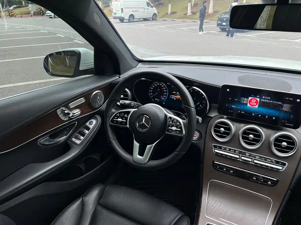 MERCEDES-BENZ GLC
