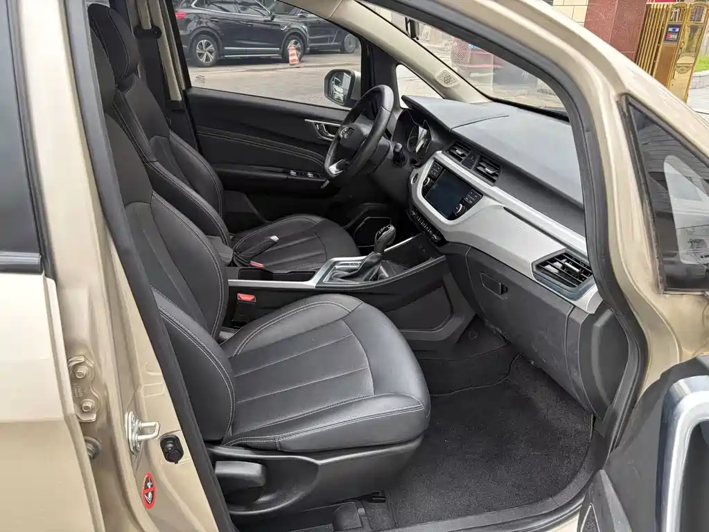 Geely Vision X3 — миниатюра 9