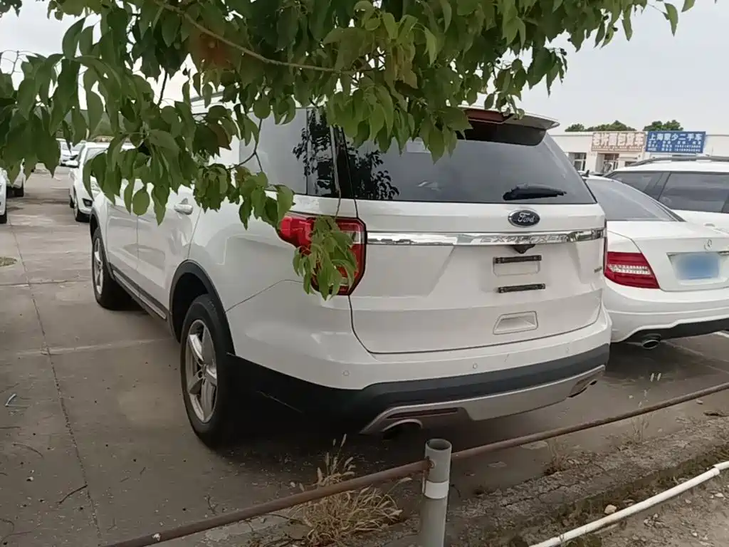 Ford Explorer (Import) — миниатюра 5