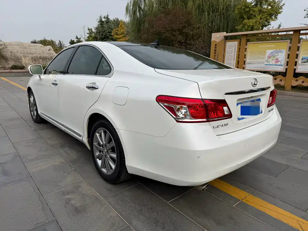 Lexus ES — миниатюра 6