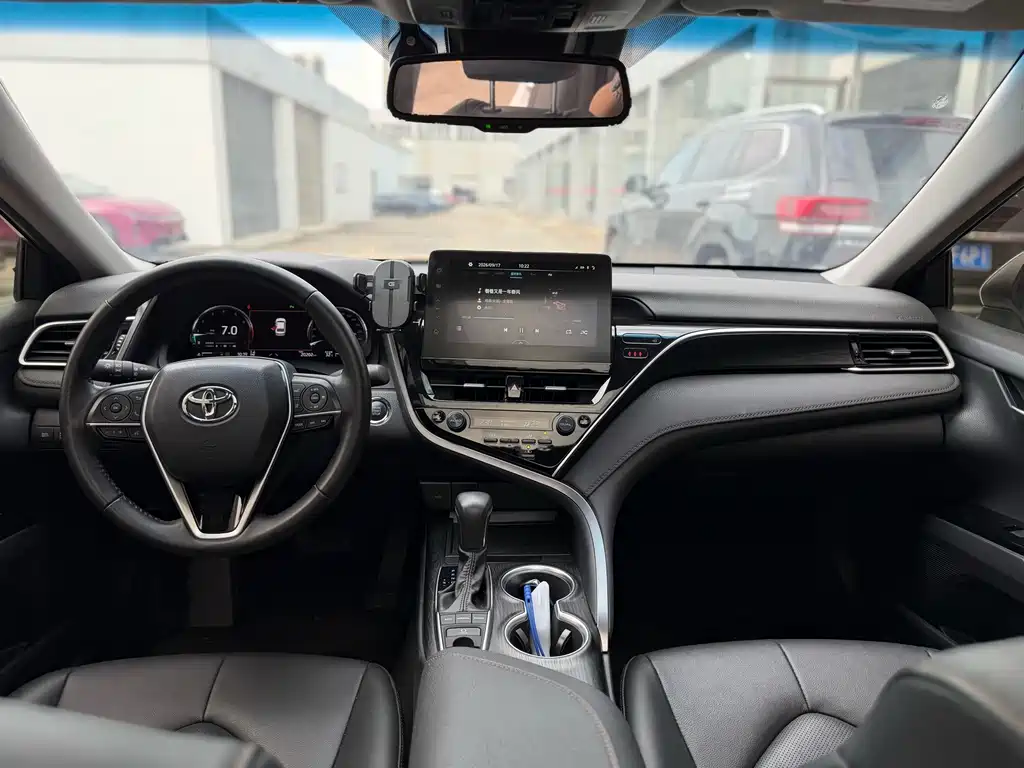 Toyota Camry — миниатюра 6