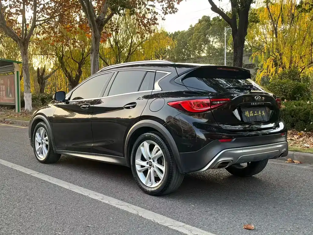 INFINITI QX30