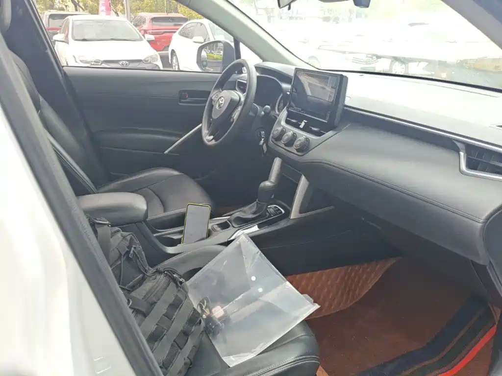 Toyota Corolla Cross — миниатюра 25