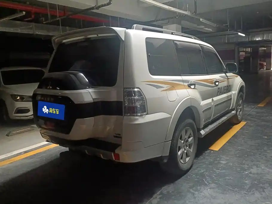 Mitsubishi Pajero (Import) — миниатюра 3