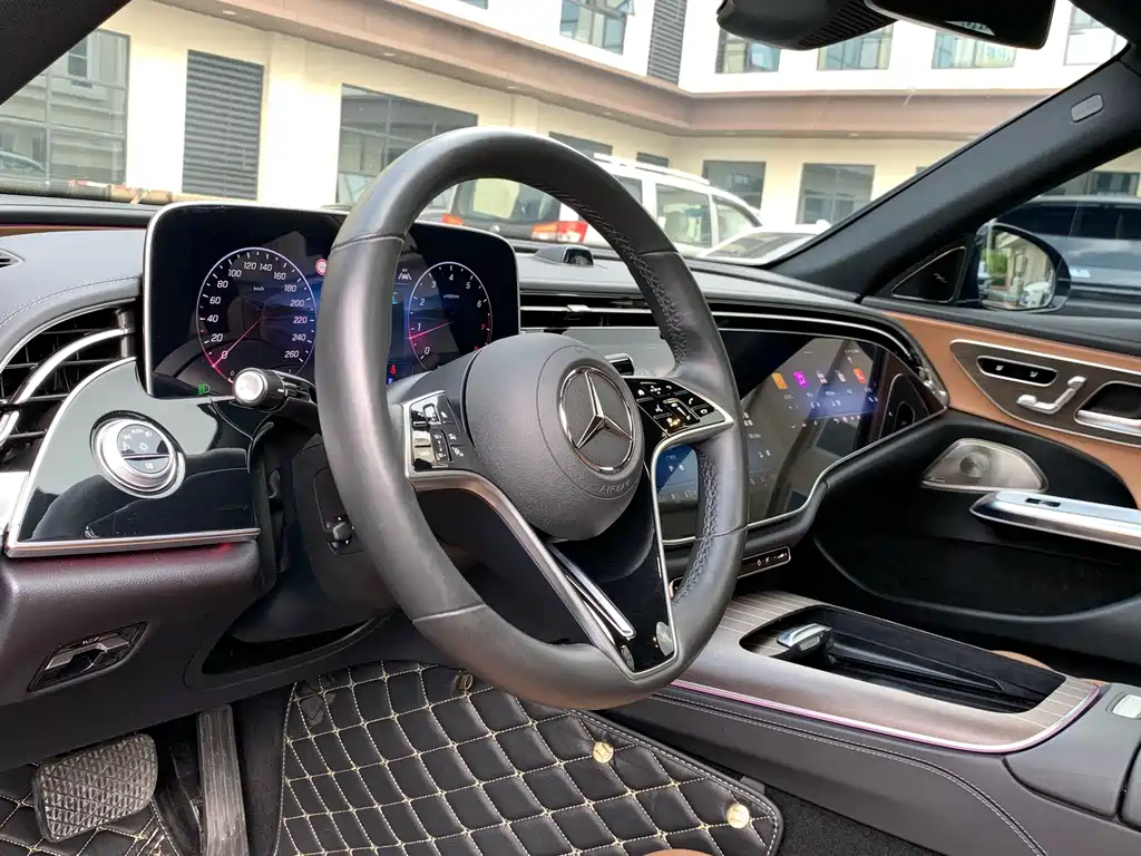 Mercedes-Benz E-Class — миниатюра 18