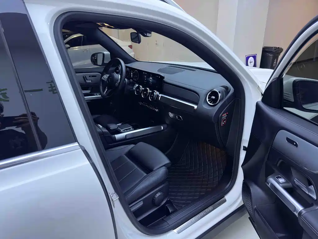 Mercedes-Benz GLB — миниатюра 11