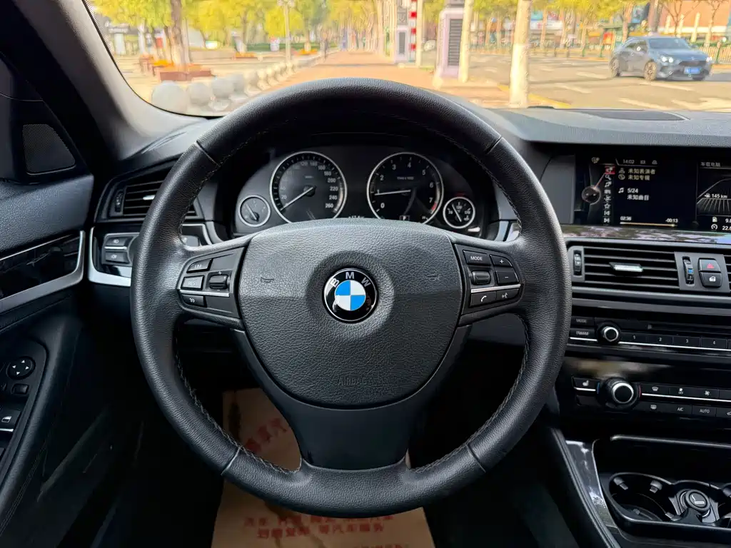 BMW 5 Series — миниатюра 14