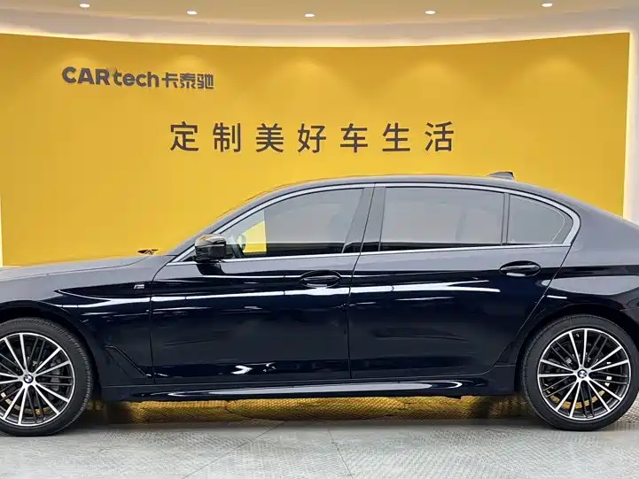 BMW 5 Series — миниатюра 7