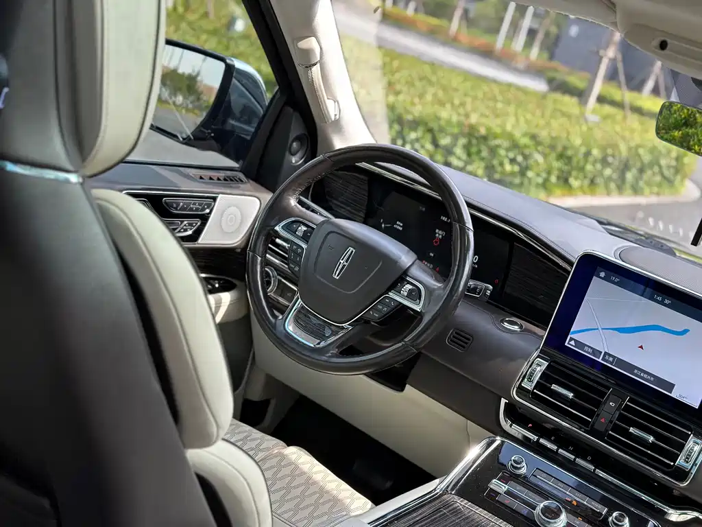 Lincoln Navigator — миниатюра 15