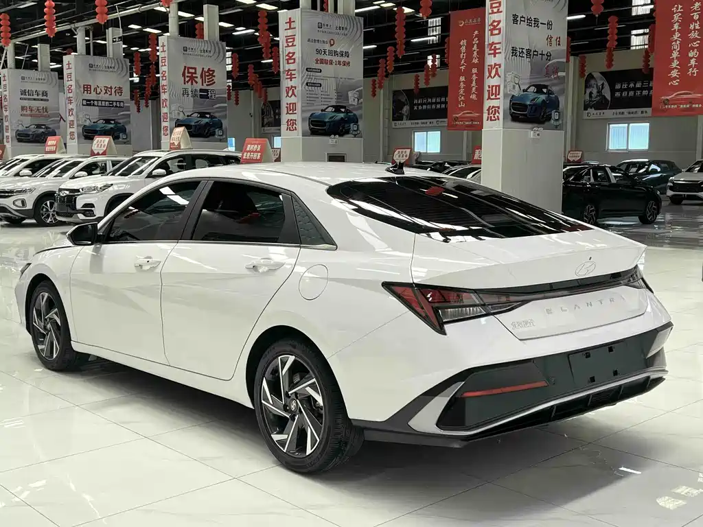 Hyundai Elantra 2023 1.5L CVT LUX Luxury