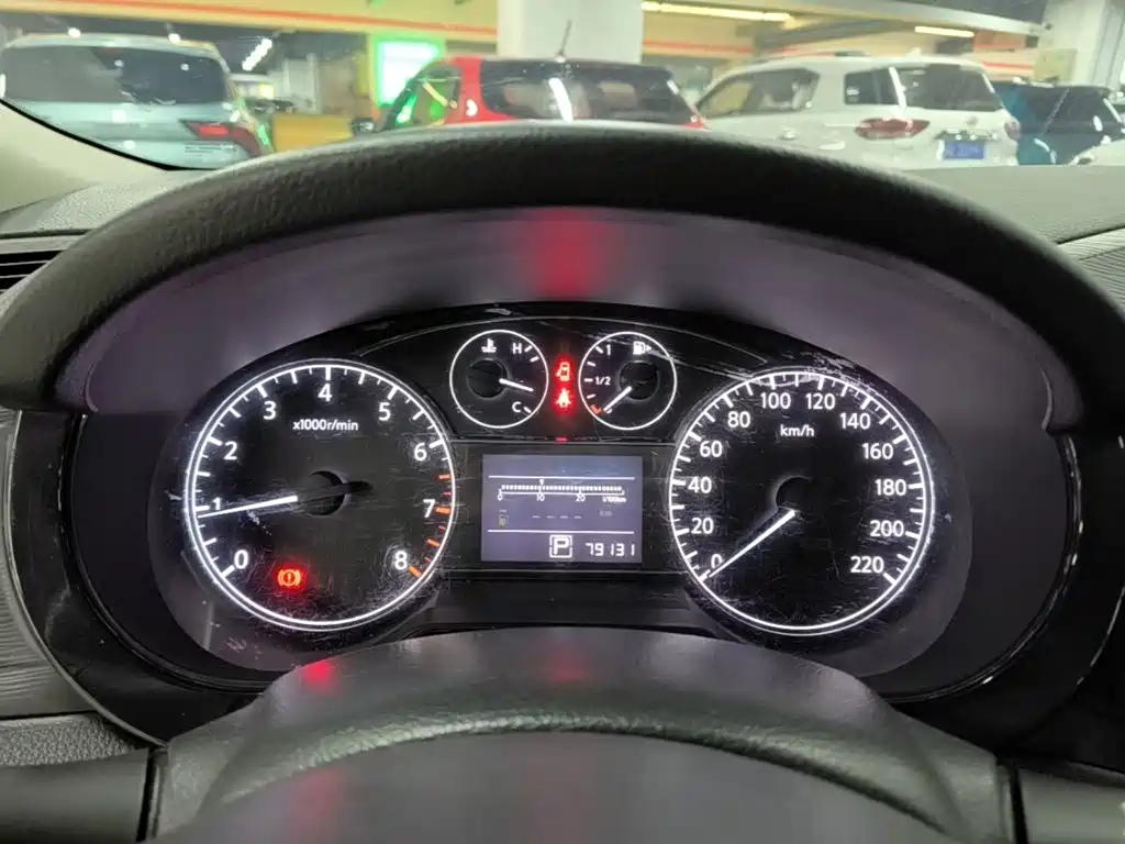 Nissan Tiida — миниатюра 12
