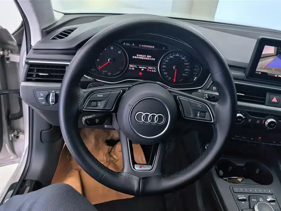 AUDI A4L