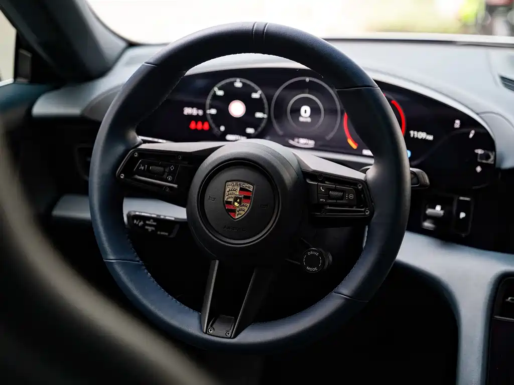 Porsche Taycan — миниатюра 11