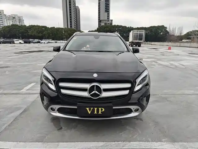 MERCEDES-BENZ GLA