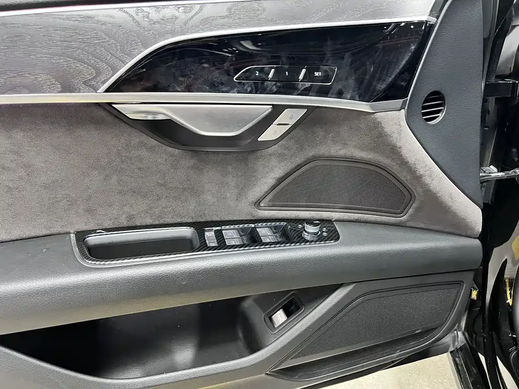 Audi A8 — миниатюра 10