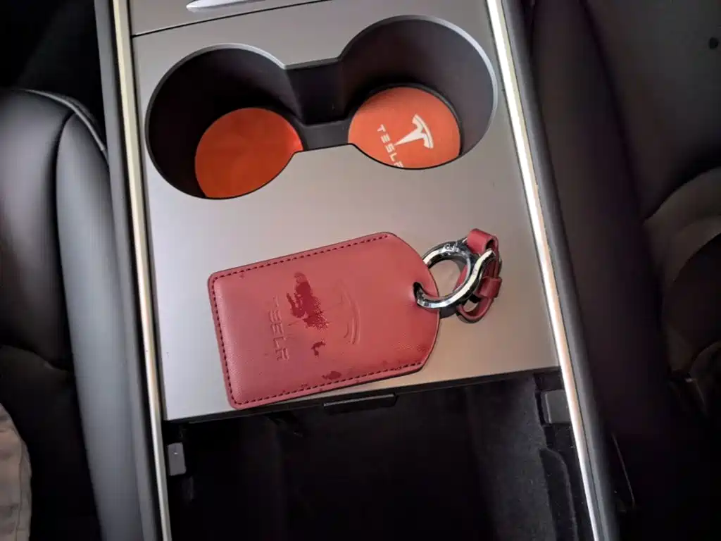 Tesla Model Y — миниатюра 9