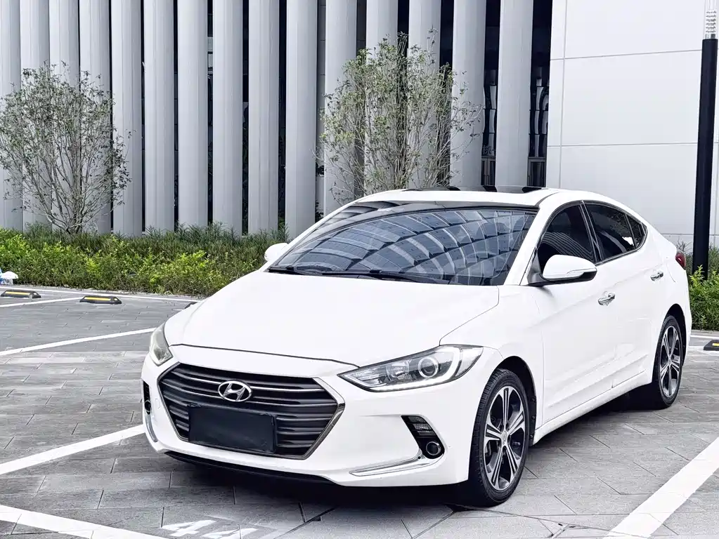 Купить Hyundai Elantra