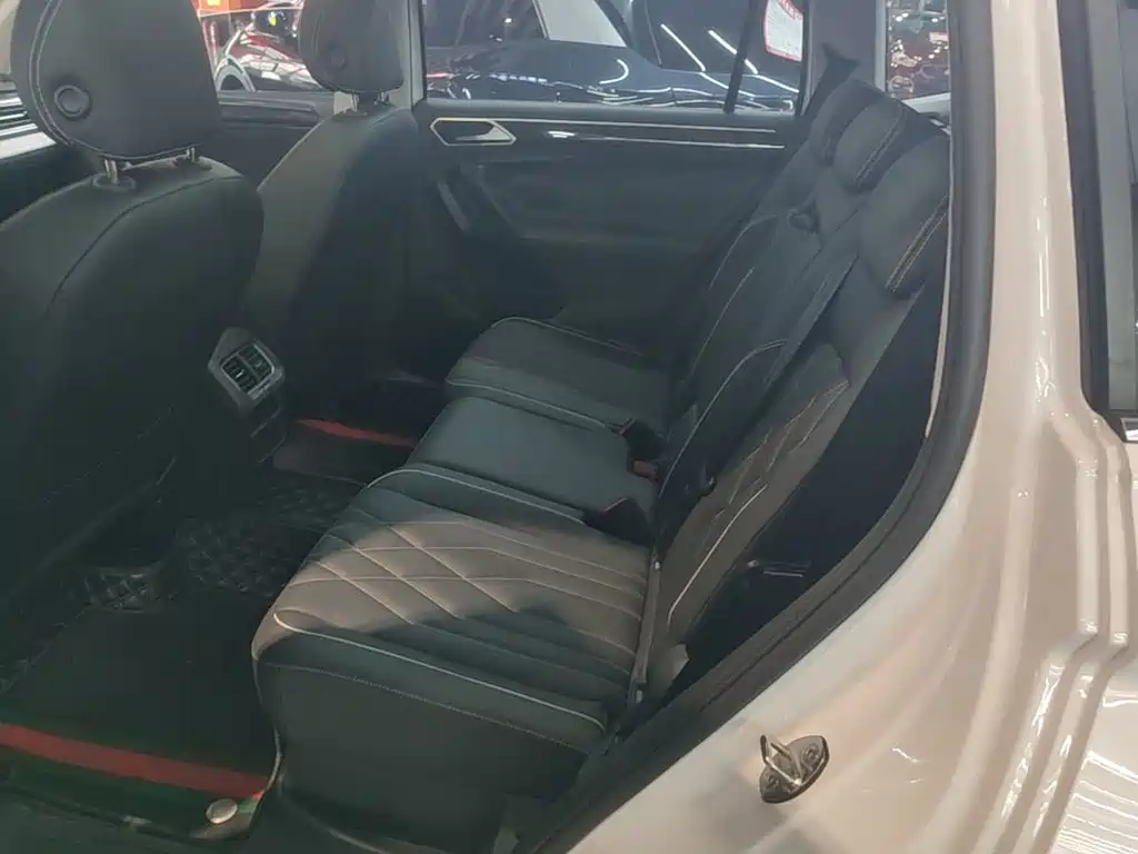 Volkswagen Tiguan L — миниатюра 17