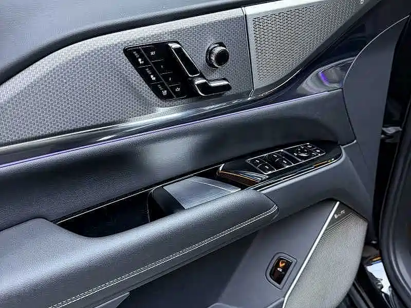 Cadillac XT5 — миниатюра 11