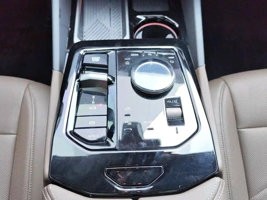 BMW i5 — миниатюра 10