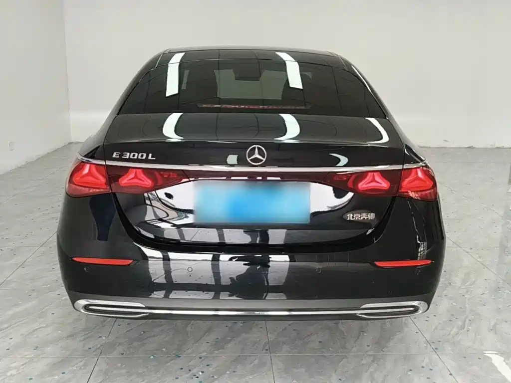 Mercedes-Benz E-Class — миниатюра 6